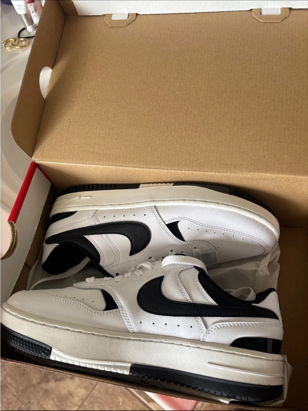 Nike Women's White and Black Low-Top Sneakers